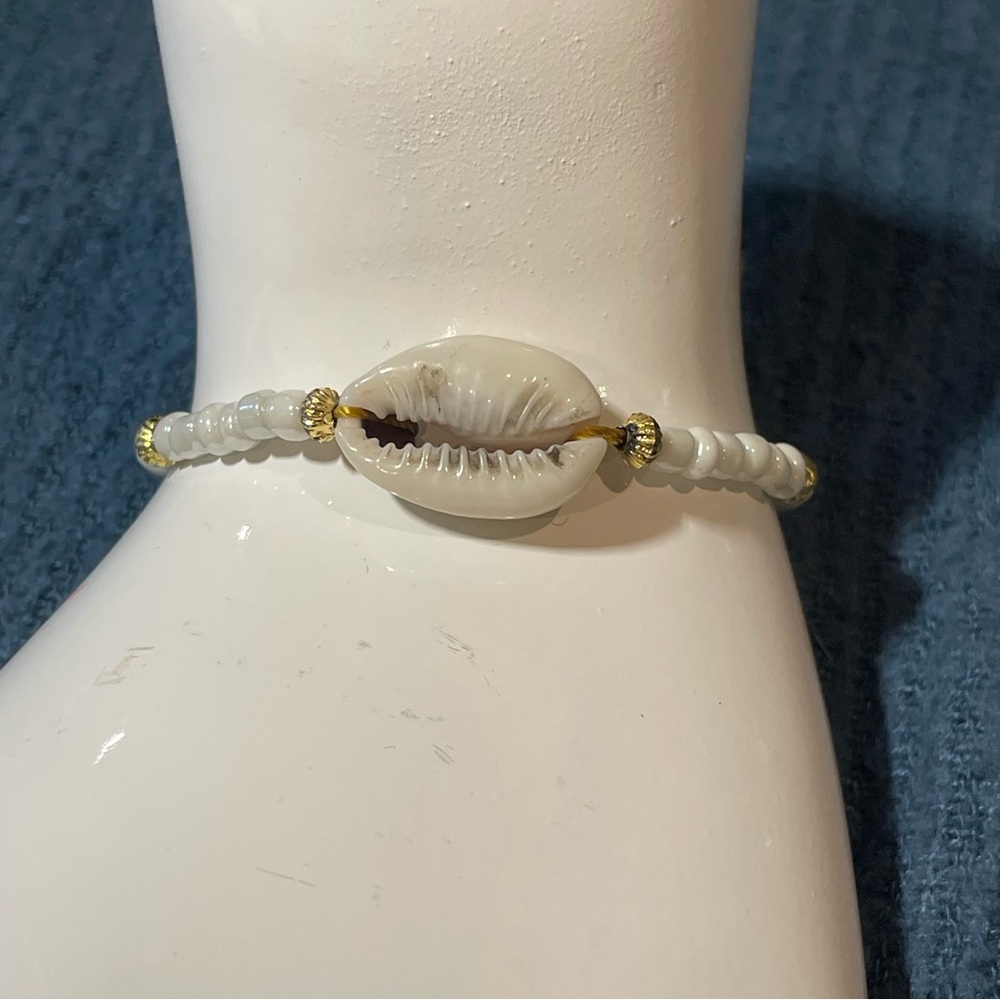 White and Gold Cowry Shell Anklet